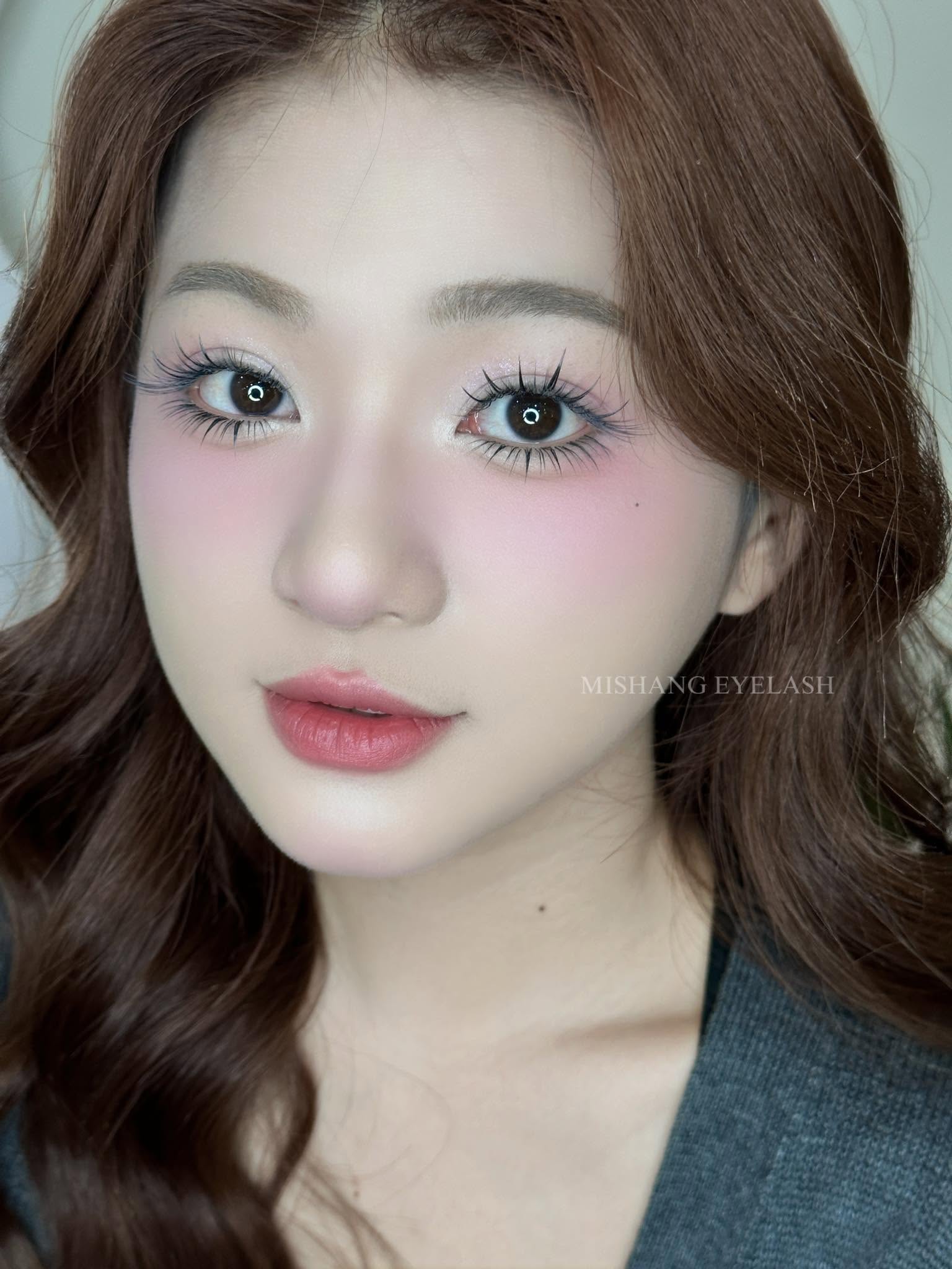 Khách hàng với bộ mi tự nhiên tại Mishang