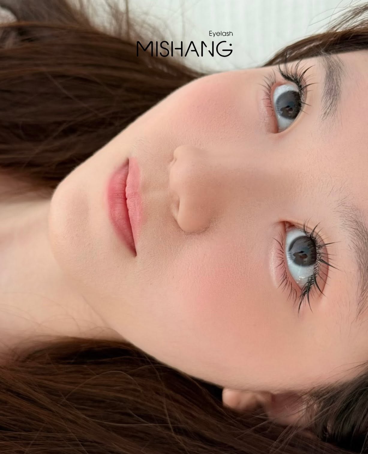 Mi thiết kế ánh nhìn long lanh